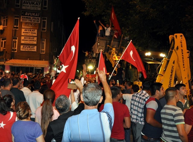 Konya'da darbe girşimine tepkiler 7