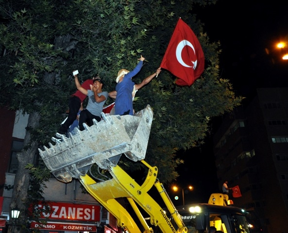 Konya'da darbe girşimine tepkiler 9