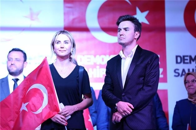 Ünlülerden Kızılay nöbeti 10
