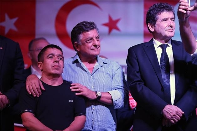 Ünlülerden Kızılay nöbeti 14