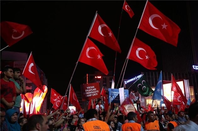 Ünlülerden Kızılay nöbeti 15