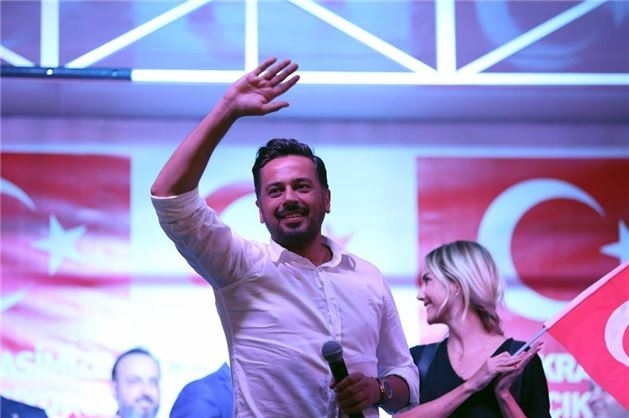Ünlülerden Kızılay nöbeti 2