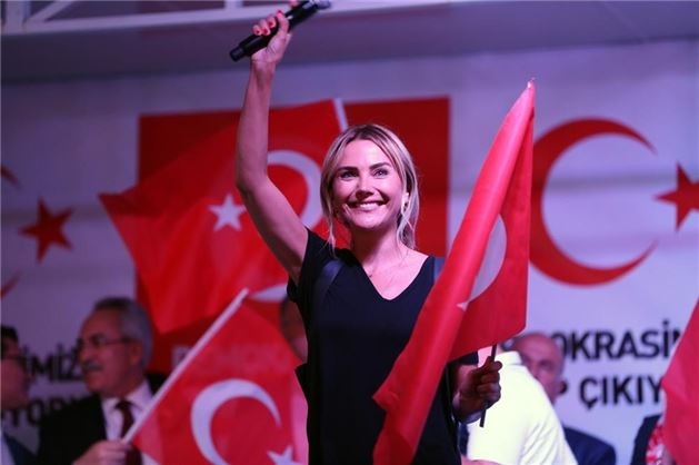 Ünlülerden Kızılay nöbeti 3