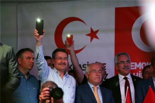 Ünlülerden Kızılay nöbeti 5