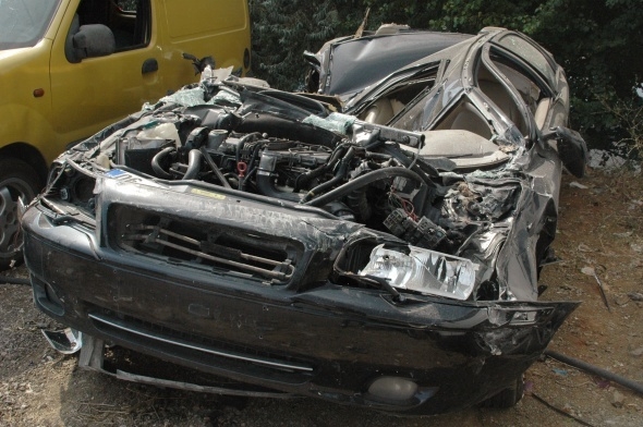 Darbeci askerlerin tanklarla ezdiği araçlar 9