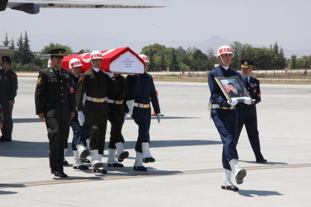 Şehit J. Uzm. Çvş Hamdi Karagöz toprağa verildi 10