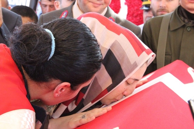 Şehit J. Uzm. Çvş Hamdi Karagöz toprağa verildi 32