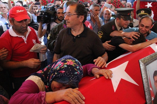 Şehit J. Uzm. Çvş Hamdi Karagöz toprağa verildi 36