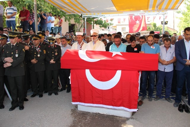 Şehit J. Uzm. Çvş Hamdi Karagöz toprağa verildi 38