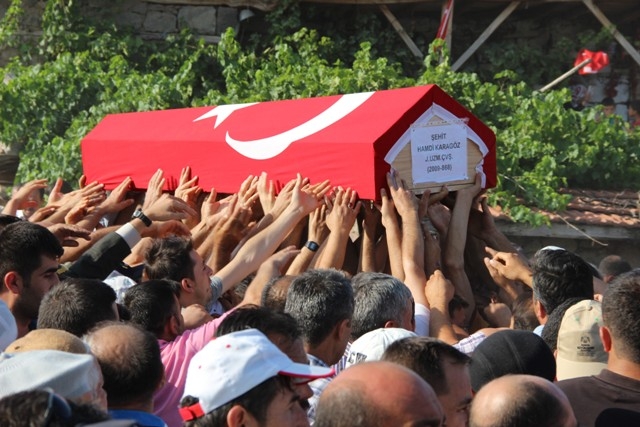 Şehit J. Uzm. Çvş Hamdi Karagöz toprağa verildi 39