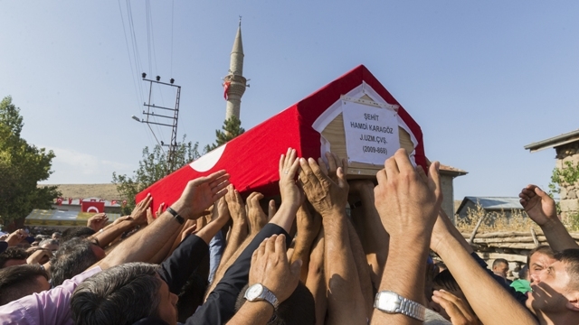 Şehit J. Uzm. Çvş Hamdi Karagöz toprağa verildi 44