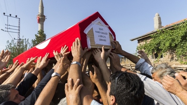 Şehit J. Uzm. Çvş Hamdi Karagöz toprağa verildi 45