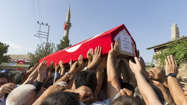 Şehit J. Uzm. Çvş Hamdi Karagöz toprağa verildi 46