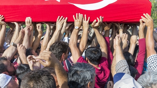 Şehit J. Uzm. Çvş Hamdi Karagöz toprağa verildi 47