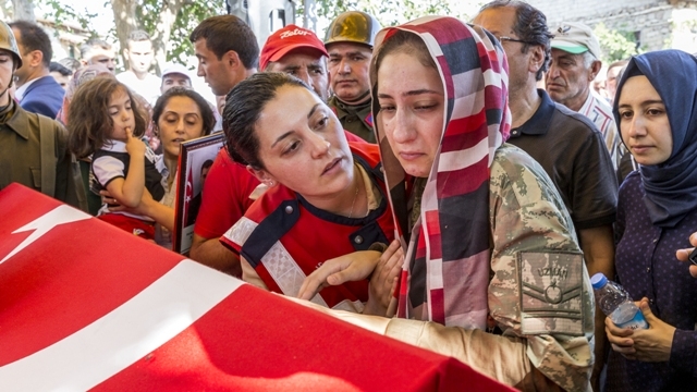 Şehit J. Uzm. Çvş Hamdi Karagöz toprağa verildi 56