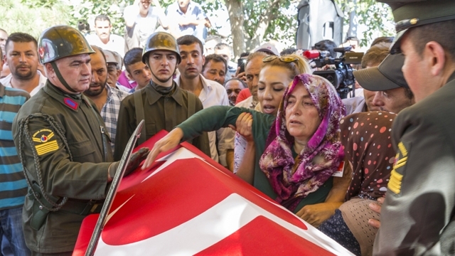 Şehit J. Uzm. Çvş Hamdi Karagöz toprağa verildi 58
