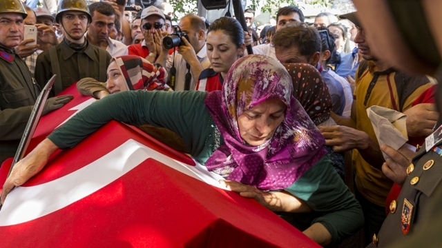 Şehit J. Uzm. Çvş Hamdi Karagöz toprağa verildi 60