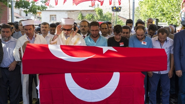 Şehit J. Uzm. Çvş Hamdi Karagöz toprağa verildi 63