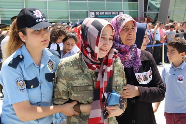 Şehit J. Uzm. Çvş Hamdi Karagöz toprağa verildi 8