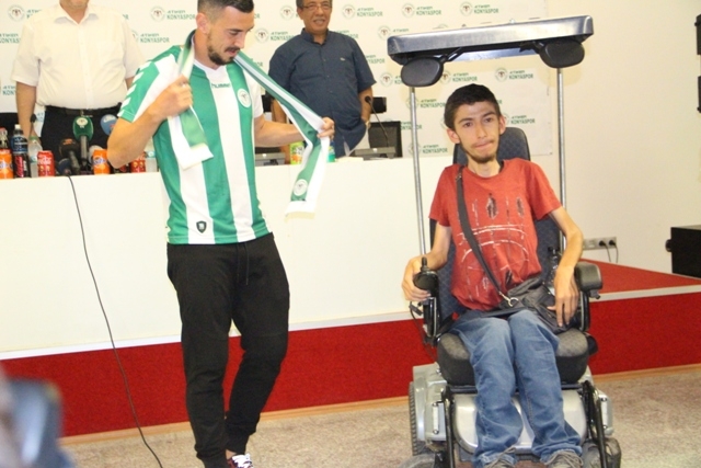 Hora imzayı attı 16