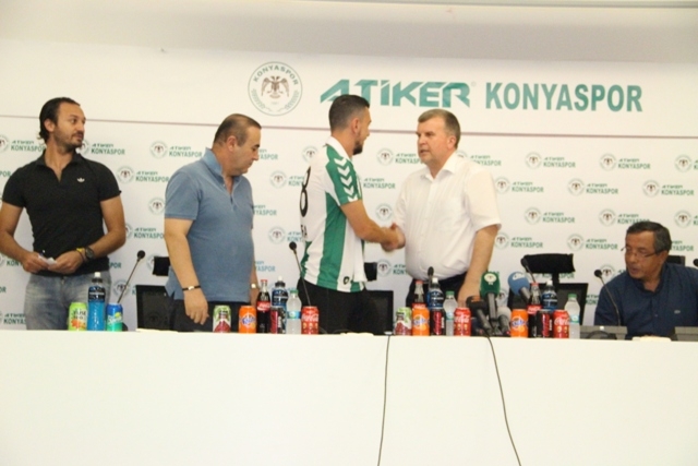 Hora imzayı attı 24