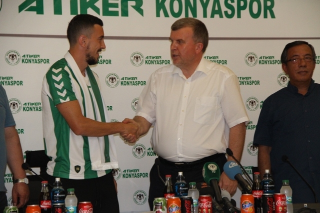 Hora imzayı attı 34