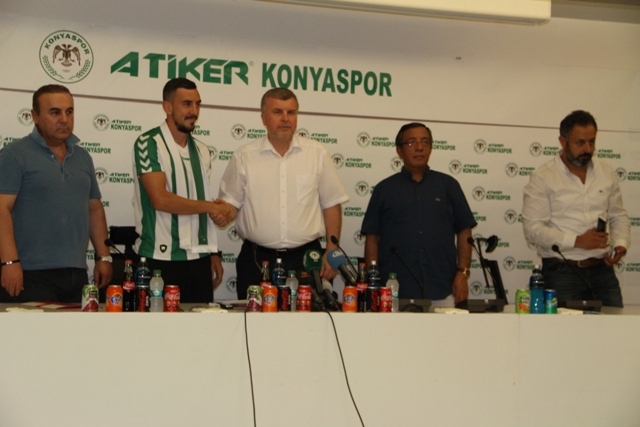 Hora imzayı attı 35