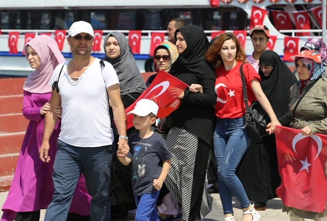 Demokrasi ve Şehitler Mitingi 129