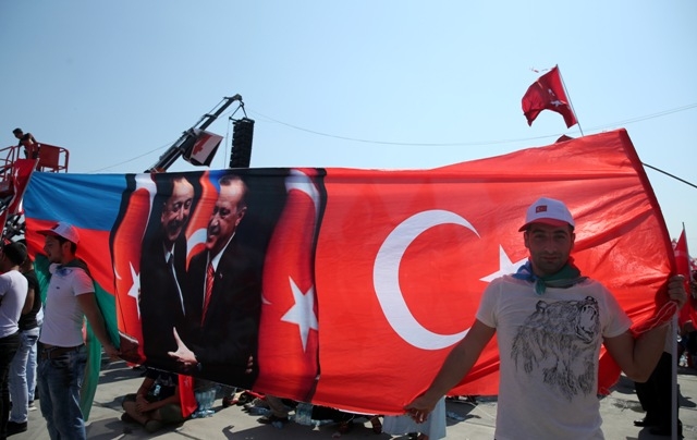 Demokrasi ve Şehitler Mitingi 228