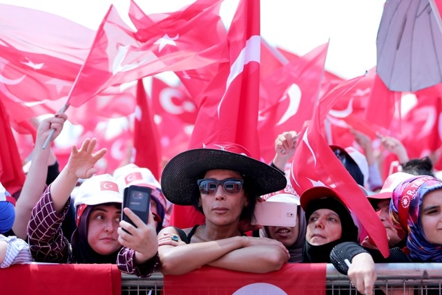 Demokrasi ve Şehitler Mitingi 63