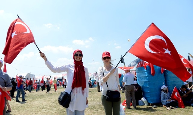 Demokrasi ve Şehitler Mitingi 68