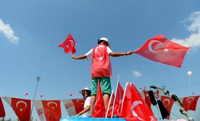 Demokrasi ve Şehitler Mitingi 69