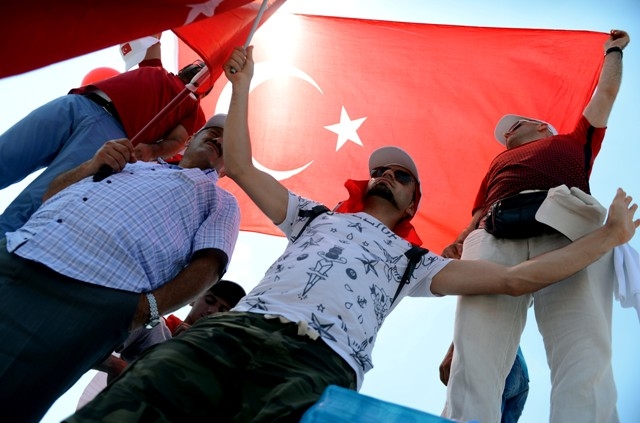 Demokrasi ve Şehitler Mitingi 72