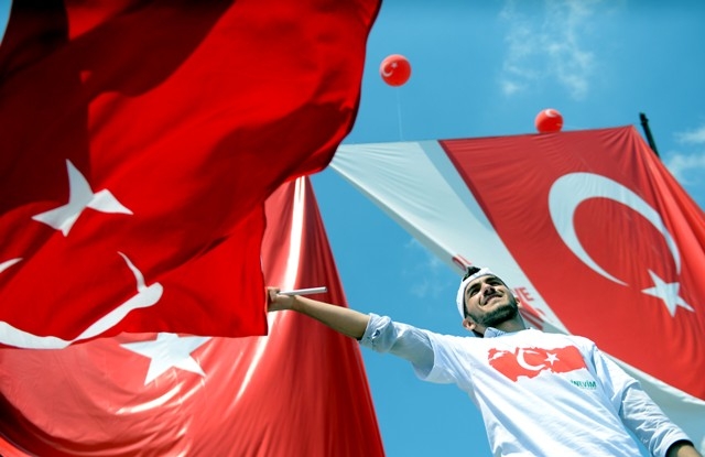 Demokrasi ve Şehitler Mitingi 76