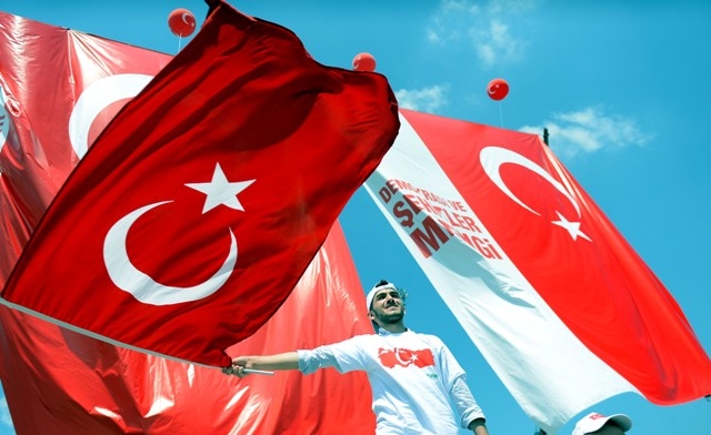 Demokrasi ve Şehitler Mitingi 77