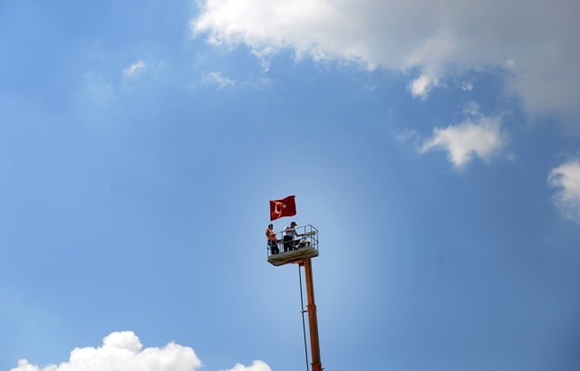 Demokrasi ve Şehitler Mitingi 79