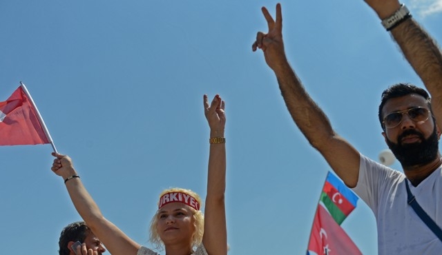 Demokrasi ve Şehitler Mitingi 86