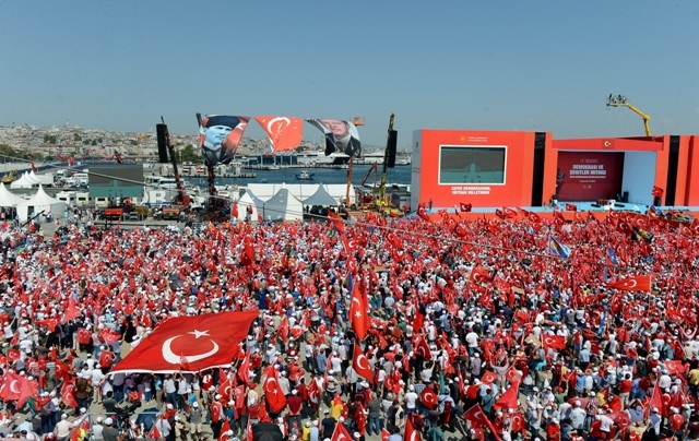 Demokrasi ve Şehitler Mitingi 92