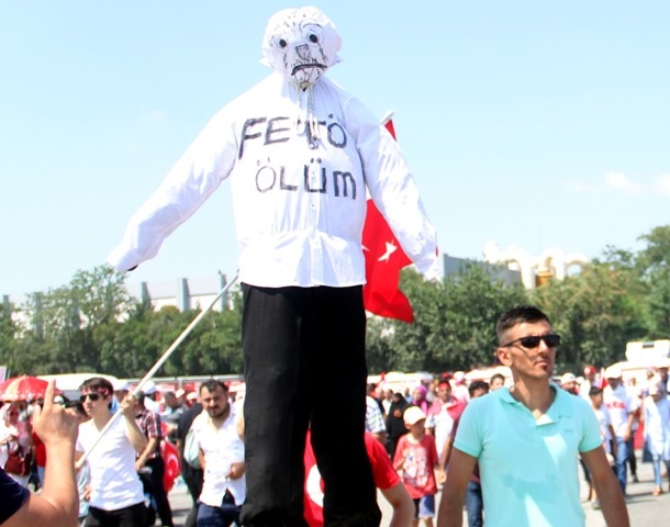 Demokrasi ve Şehitler Mitingi 97