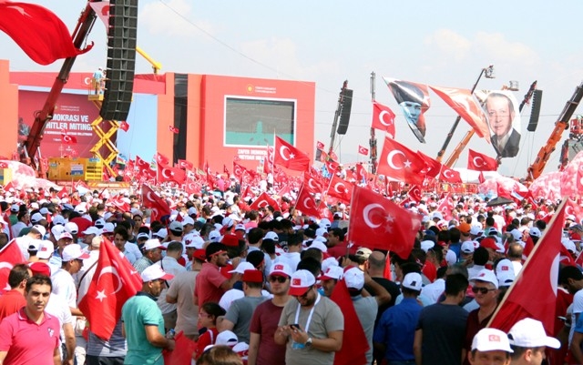 Demokrasi ve Şehitler Mitingi 99