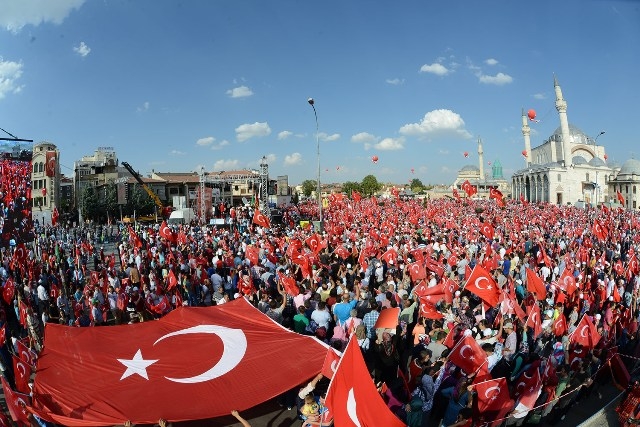 Konya'da "Demokrasi ve Şehitler Mitingi"