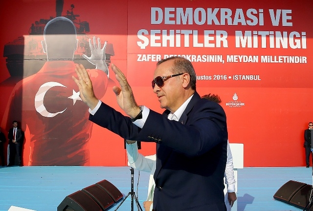 Konya'da "Demokrasi ve Şehitler Mitingi"
