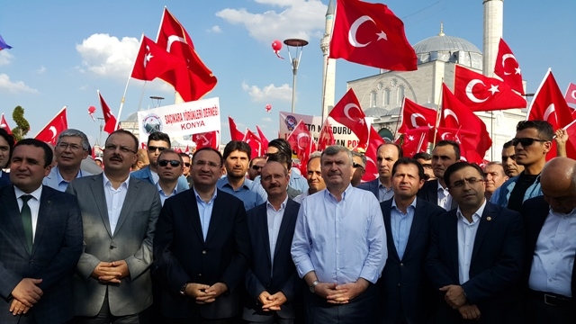 Konya'da "Demokrasi ve Şehitler Mitingi"