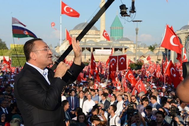 Konya'da "Demokrasi ve Şehitler Mitingi"