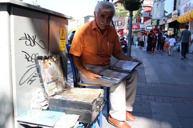 Ayaklı Müze; Para Koleksiyoncusu 1