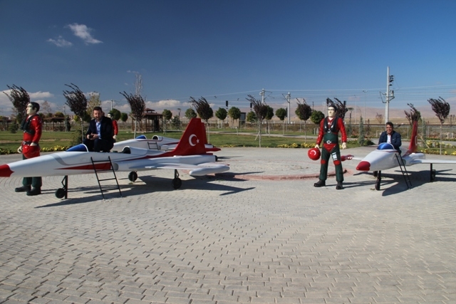 Akyürek, Uçak Kafe’yi basına tanıttı 24