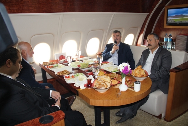 Akyürek, Uçak Kafe’yi basına tanıttı 5