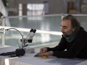Saç teline besmele yazdı