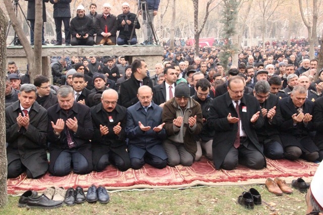 Şehit Polis Metin Düzgün son yolculuğuna uğurlandı 13
