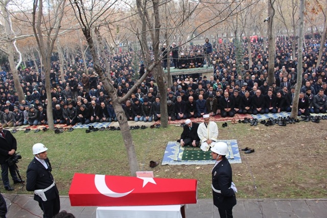 Şehit Polis Metin Düzgün son yolculuğuna uğurlandı 15